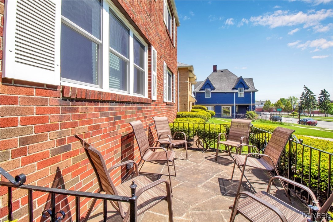 625 Busti Avenue Buffalo, NY 14213 - Photo 4 of 47