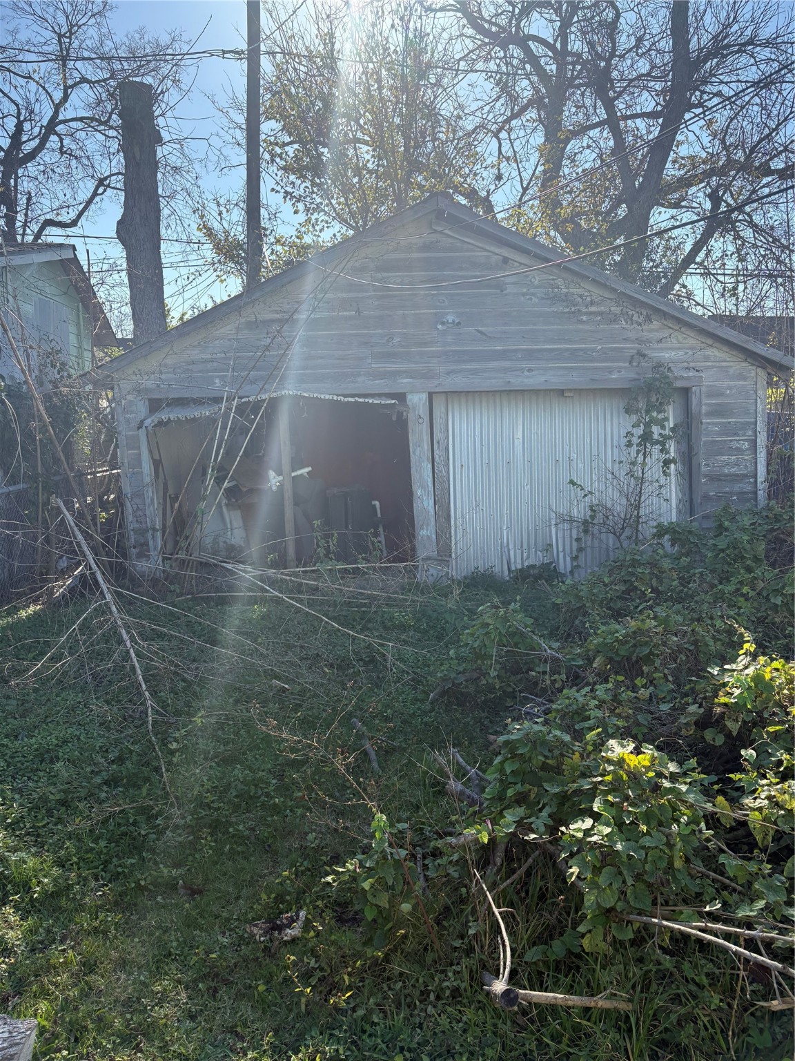 1564 Godwin Street Houston, TX 77023 - Photo 9 of 12 a backyard of a house with lots of green space