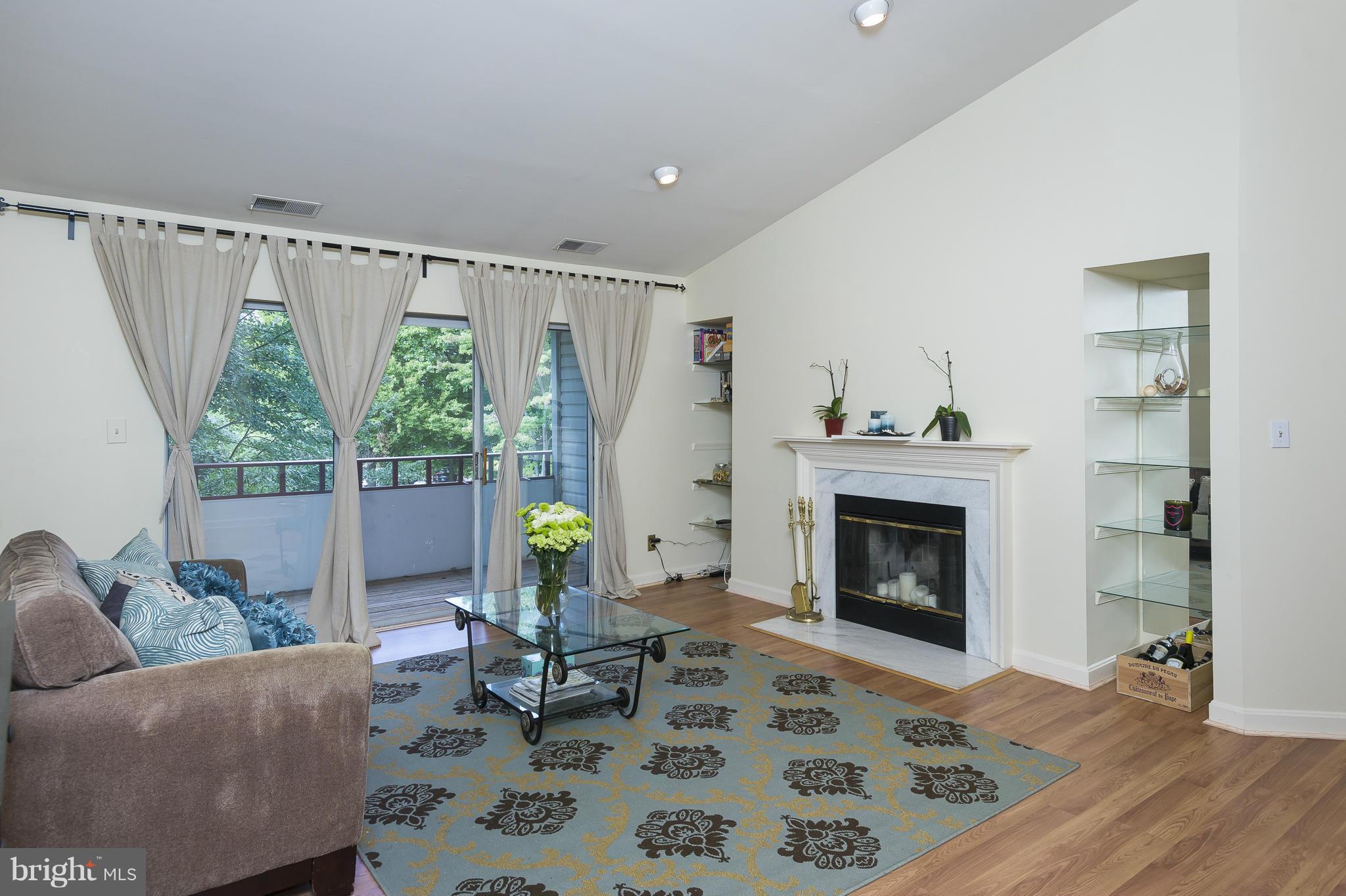 13703 Modrad Way, Unit 9B31 Silver Spring, MD 20904 - Photo 3 of 20 Family Room