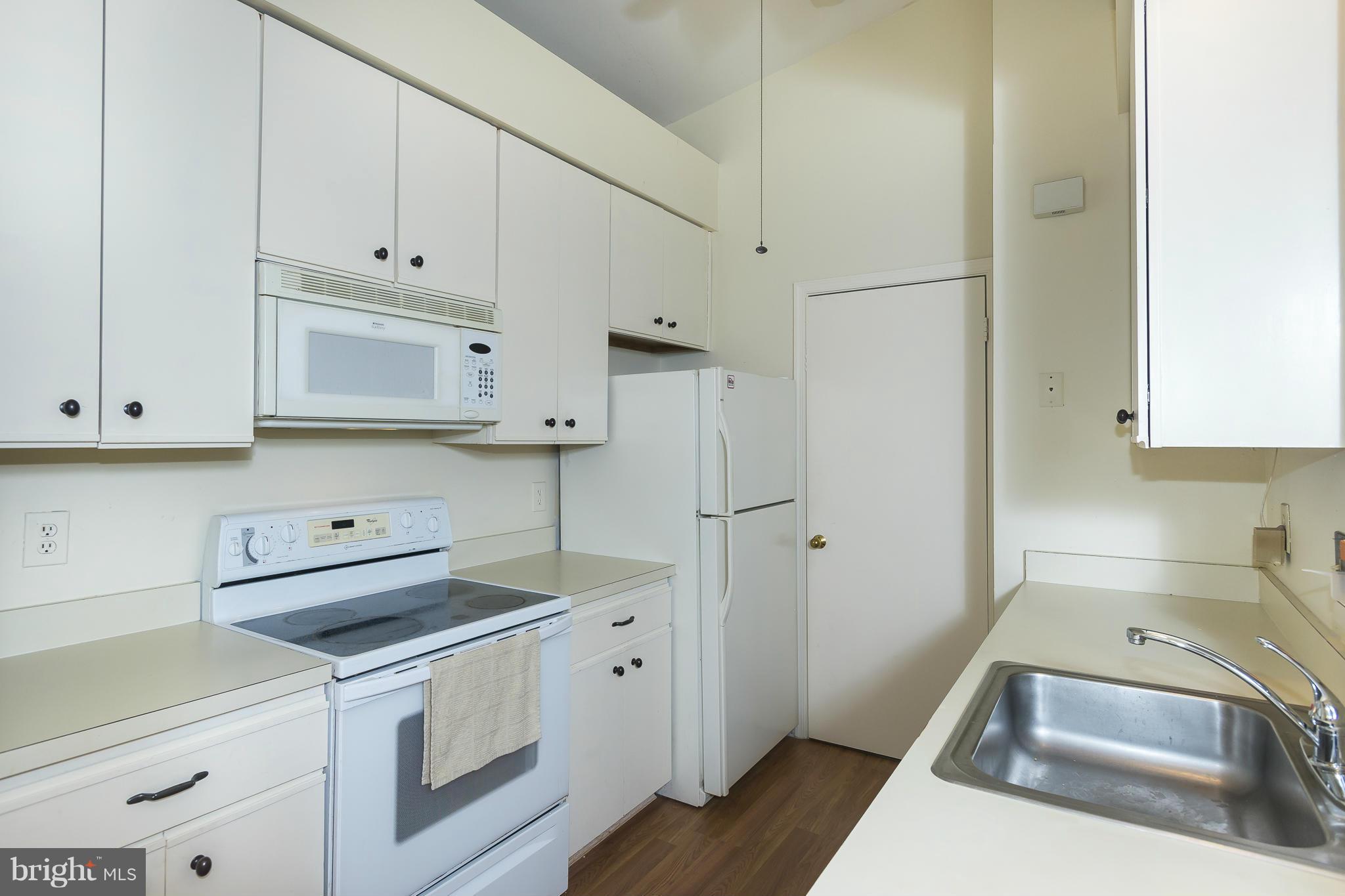 13703 Modrad Way, Unit 9B31 Silver Spring, MD 20904 - Photo 10 of 20 Kitchen