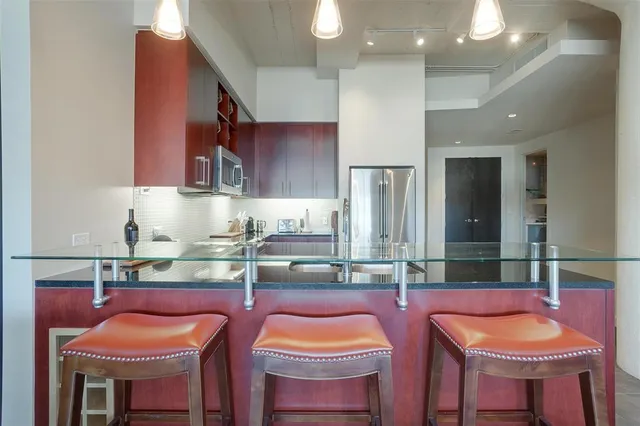 $2,800 | 2600 West 7th Street, Unit 2452, Fort Worth, TX 76107