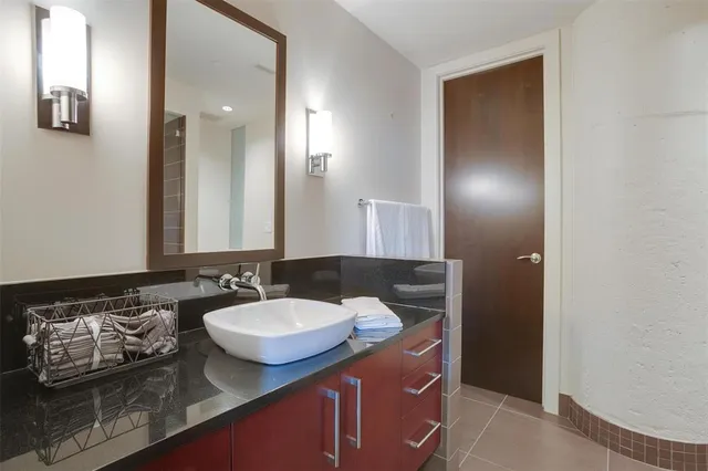 $2,800 | 2600 West 7th Street, Unit 2452, Fort Worth, TX 76107