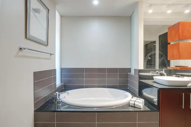 $2,800 | 2600 West 7th Street, Unit 2452, Fort Worth, TX 76107