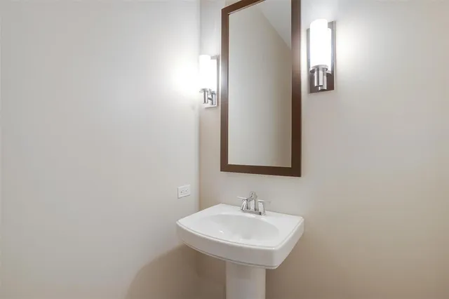 $2,800 | 2600 West 7th Street, Unit 2452, Fort Worth, TX 76107