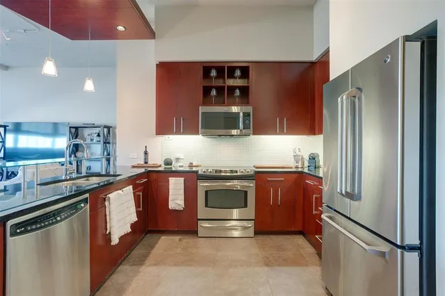 $2,800 | 2600 West 7th Street, Unit 2452, Fort Worth, TX 76107