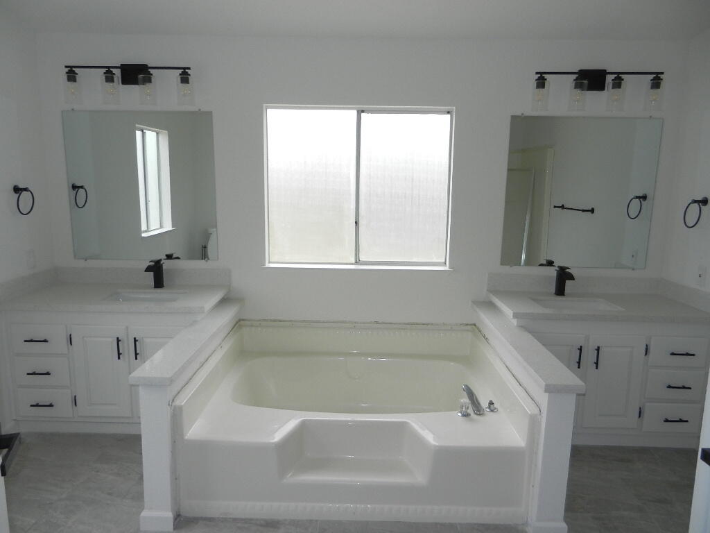 98920 Surfside Avenue Mecca, CA 92254 - Photo 14 of 22 a bathroom with a bathtub and a sink