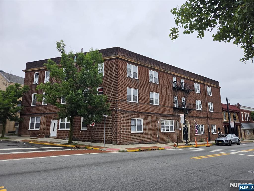 283 Paterson Avenue, Unit 2 East Rutherford, NJ 07073 - Photo 9 of 15