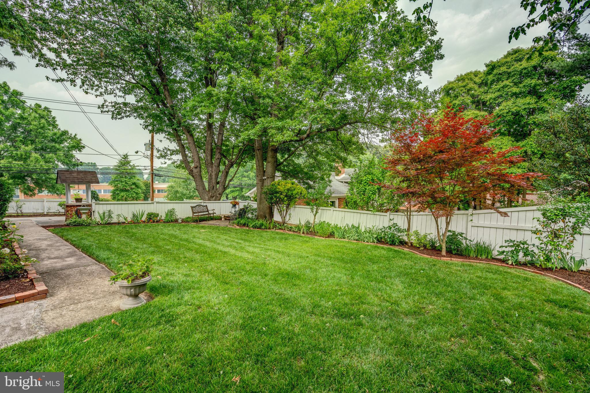 1400 Dennis Avenue Silver Spring, MD 20902 - Photo 15 of 42 Walk out to the exceptional fenced yard