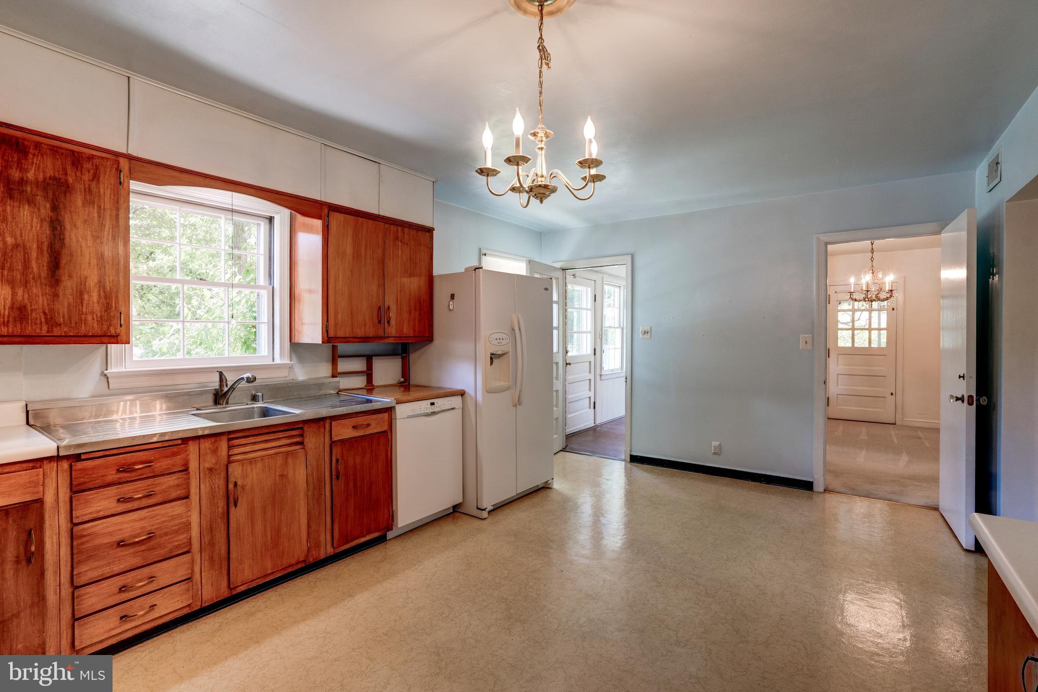 1400 Dennis Avenue Silver Spring, MD 20902 - Photo 9 of 42 Room for Breakfast Nook