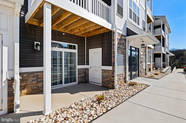 $1,825 | 1006 Admiral Lane, Unit 303, Hanover, PA 17331