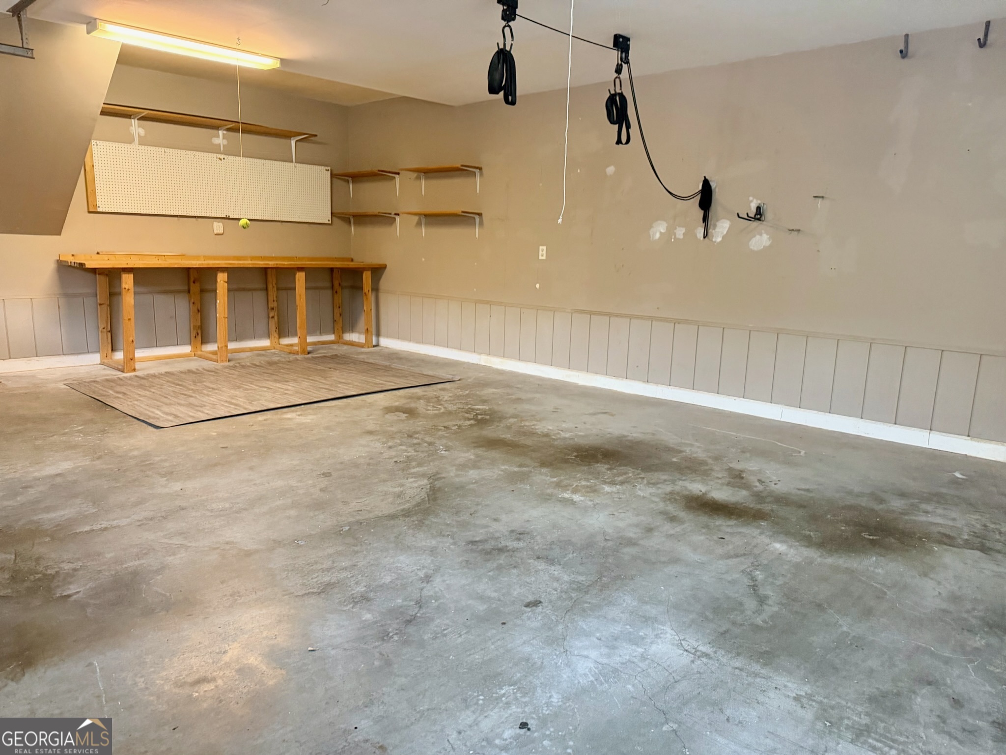 317 Commons Road St. Simons, GA 31522 - Photo 38 of 44 a view of a indoor basketball court