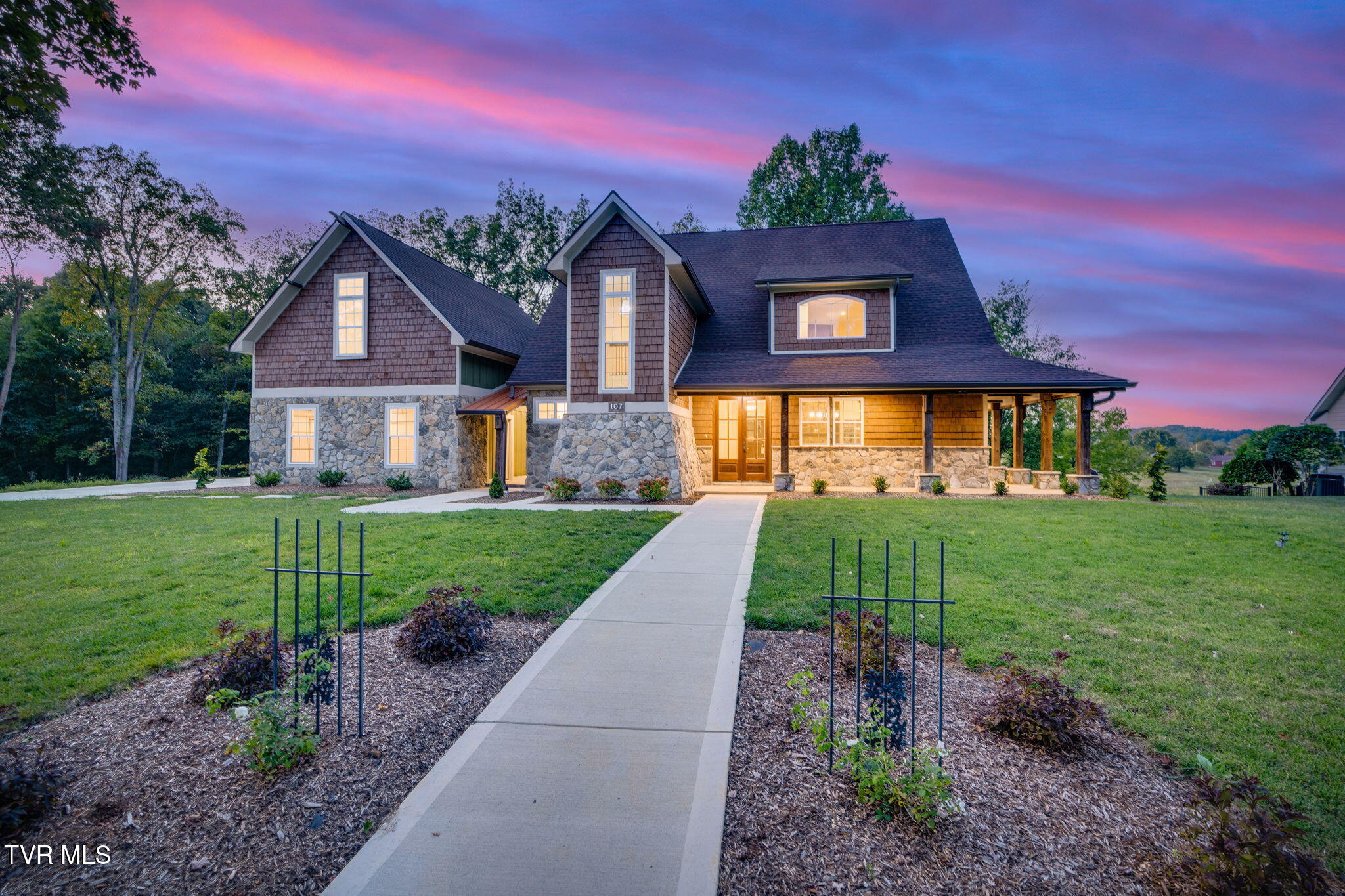 107 Lexington Court Greeneville, TN 37745 - Photo 4 of 76 201