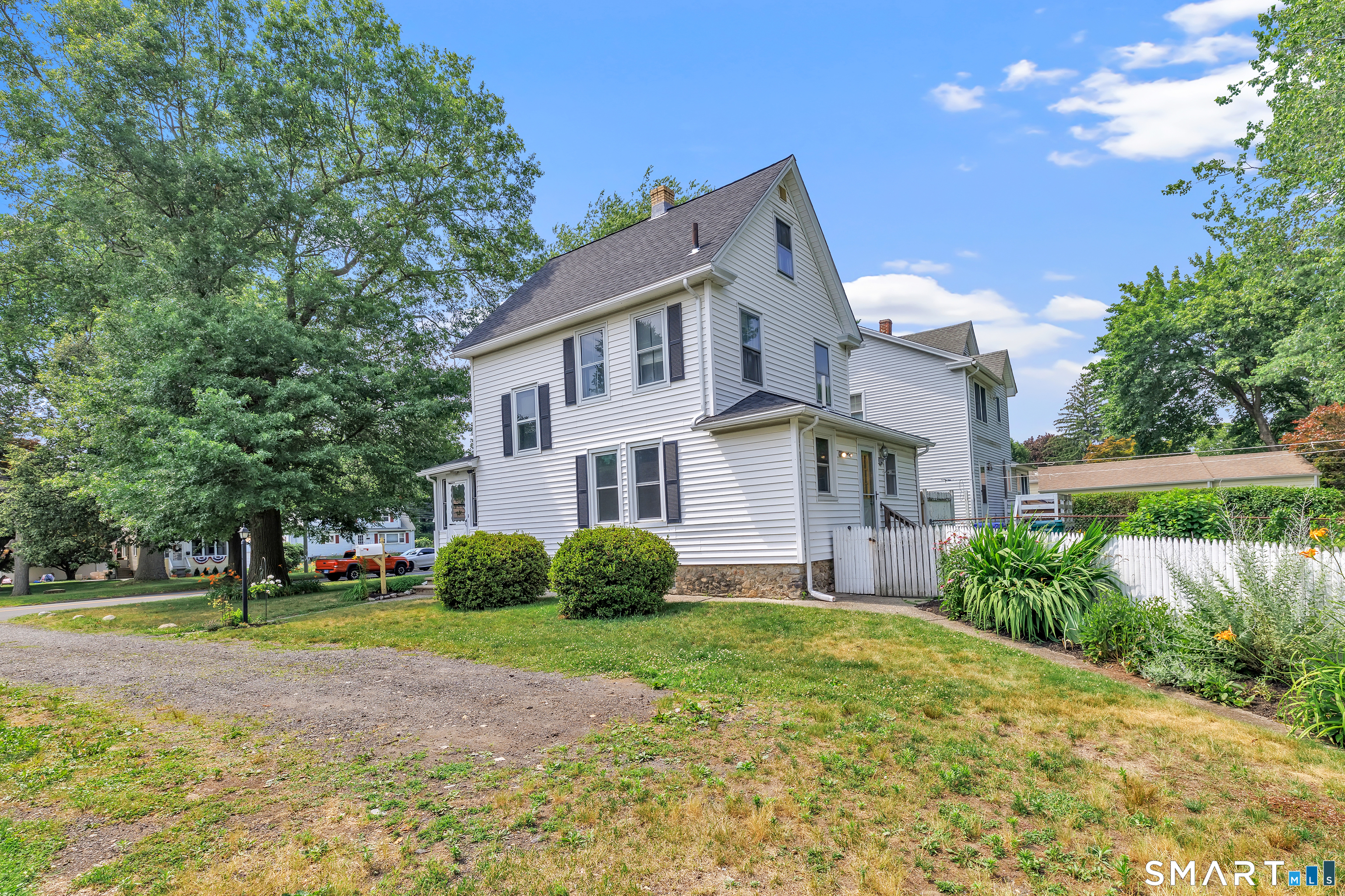 1326 Huntington Road Stratford, CT 06614 - Photo 1 of 37 Welcome to North Stratford - Charming Colonial Offering 1316 sq ft, 3 Beds, 2 Full Baths, .25 Acre rear backyard built for entertaining and gardening. Roof & garage roof installed 6/2026, Hardwood Floors both floors. Main Floor New windows 2022