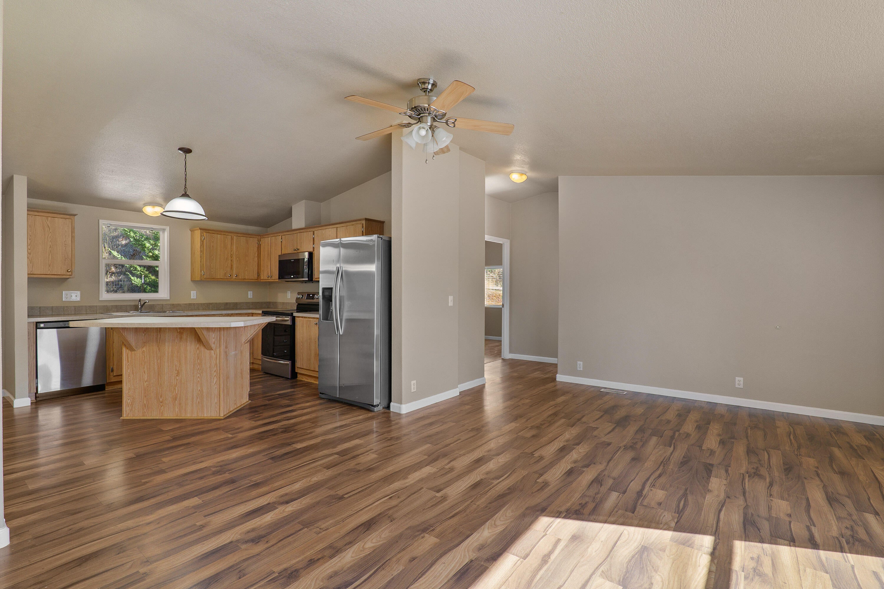 7820 North Applegate Road Grants Pass, OR 97527 - Photo 9 of 35 7820NApplegateRd-009