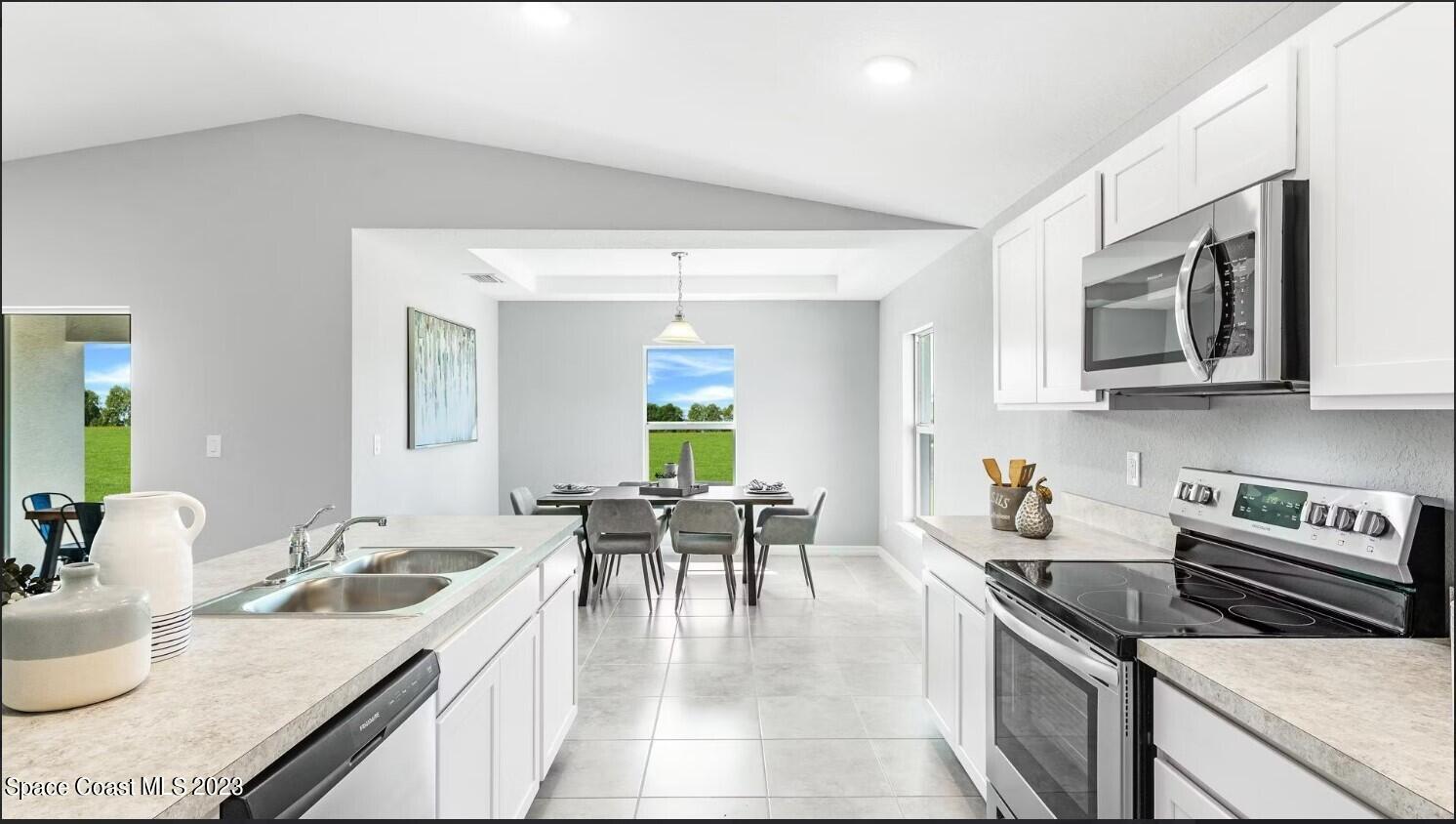 576 Australian Road Northwest Palm Bay, FL 32907 - Photo 7 of 16 Dining Room