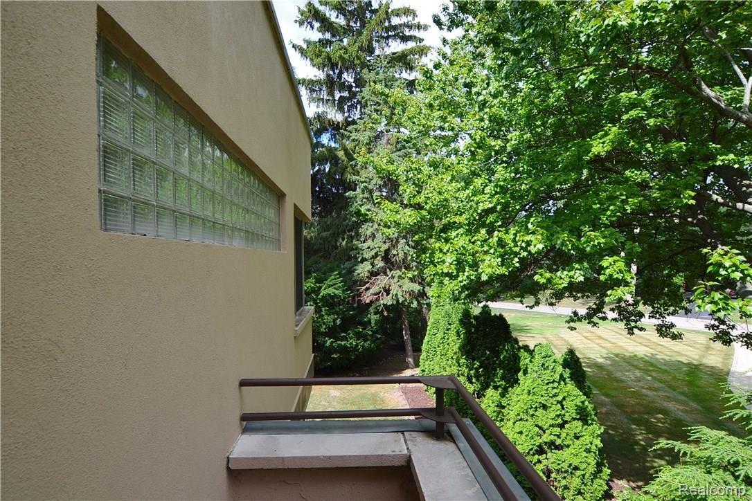 3211 Greentree Road Bloomfield Hills, MI 48304 - Photo 21 of 36 Master Balcony