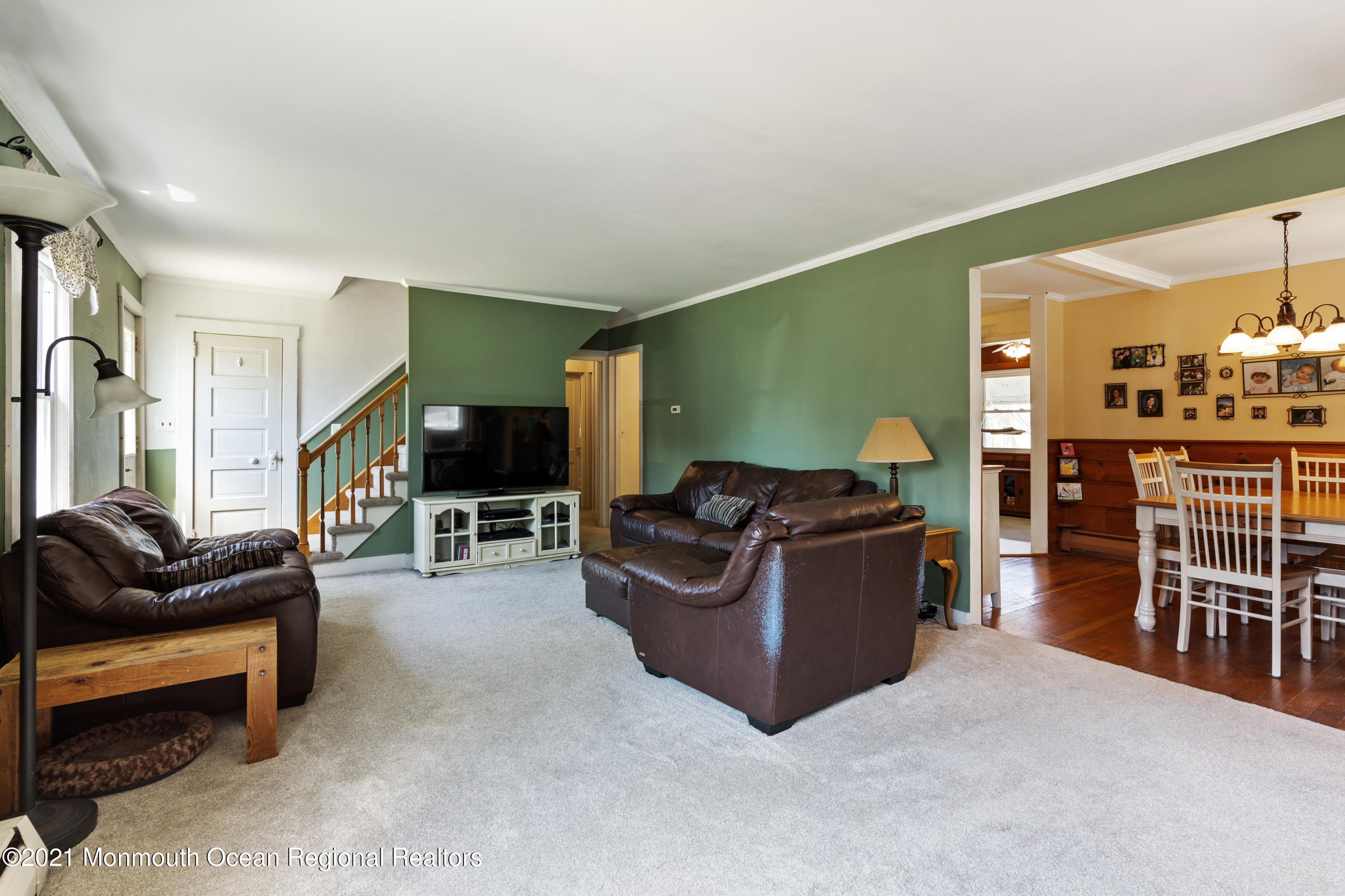 1168 Ridgefield Dr LR - DR