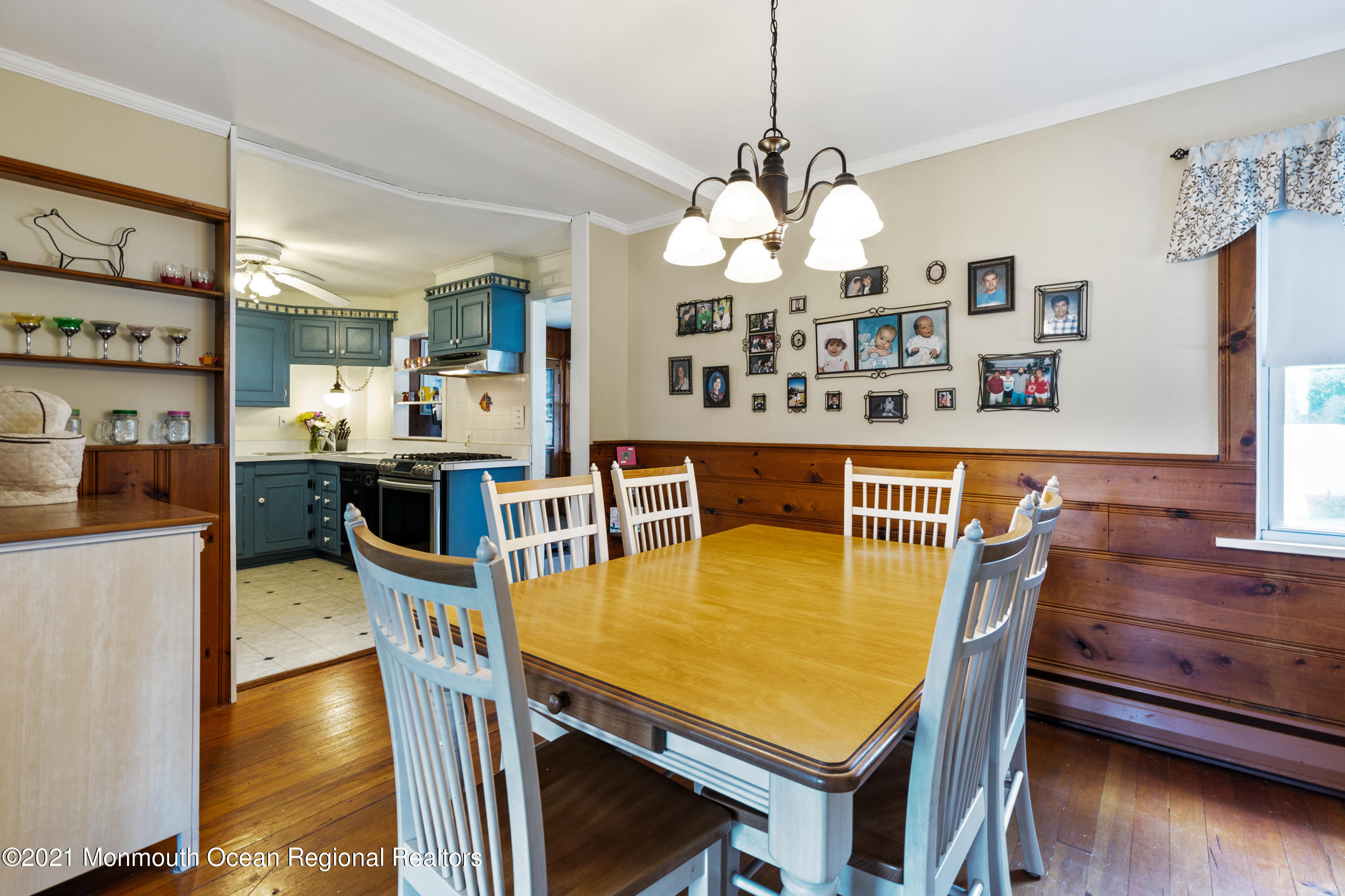 1168 Ridgefield Dr - DR to Kitchen
