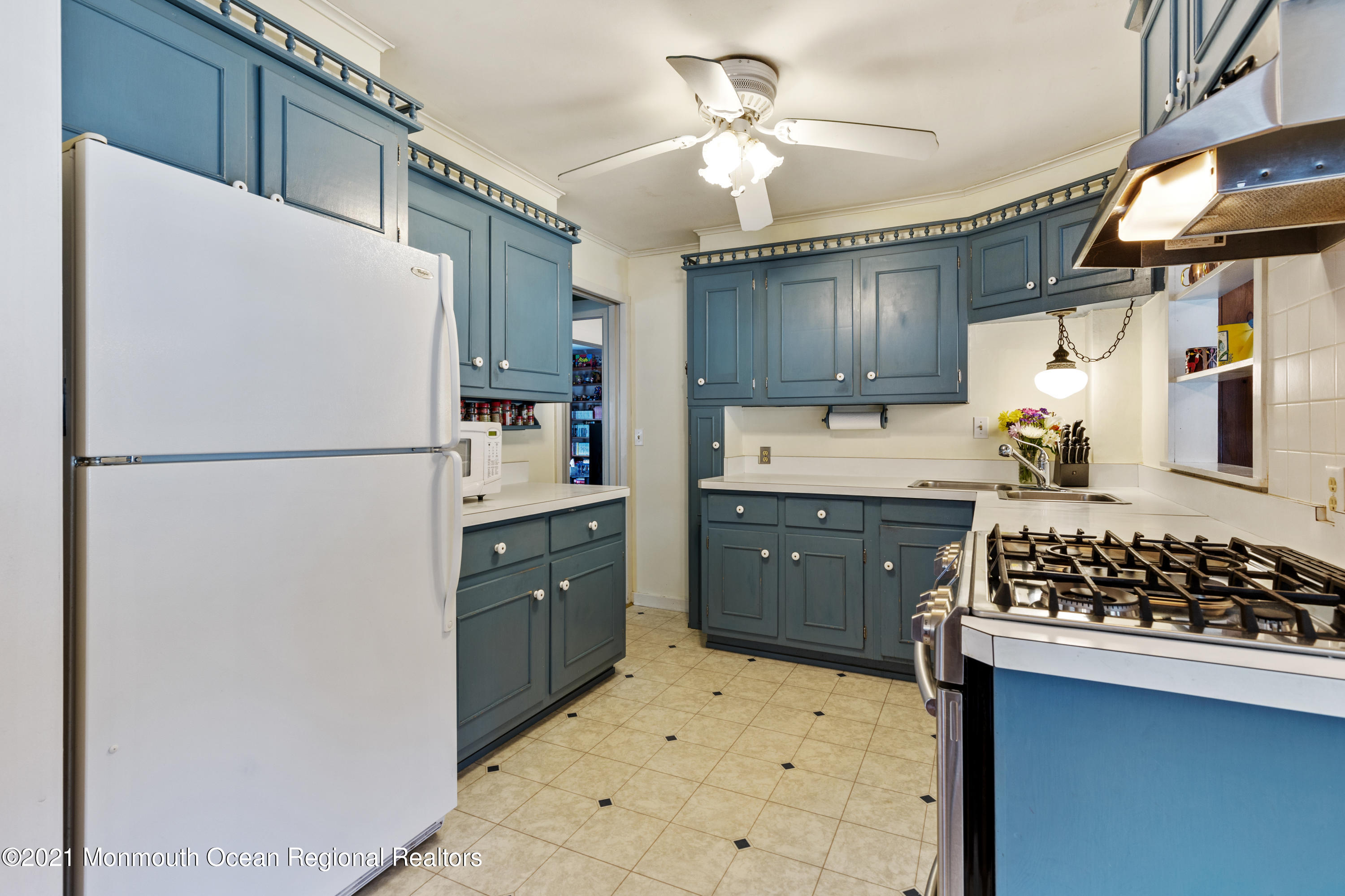 1168 Ridgefield Drive Point Pleasant, NJ 08742 - Photo 8 of 29 1168 Ridgefield Dr - Kitchen