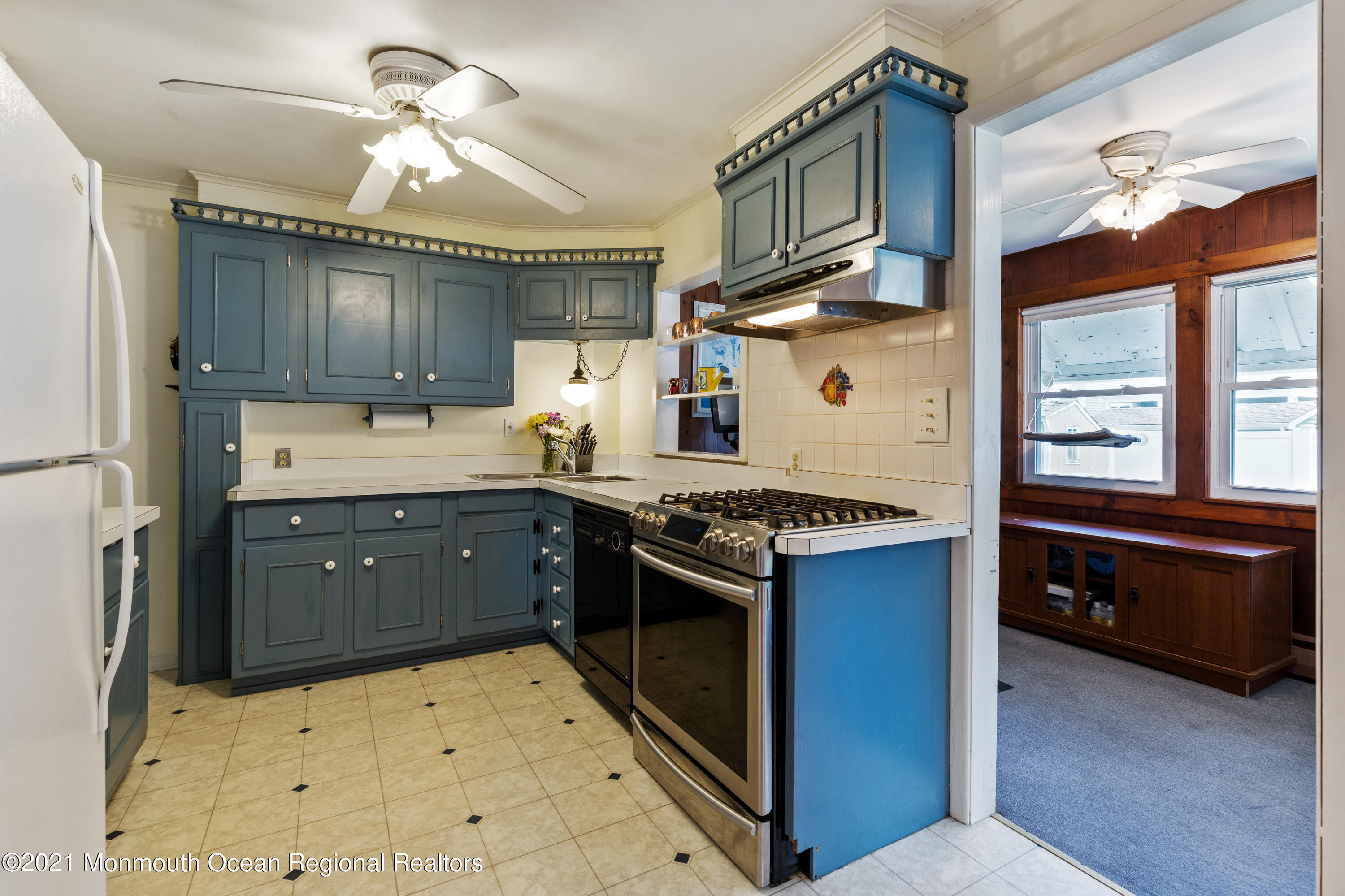 1168 Ridgefield Drive Point Pleasant, NJ 08742 - Photo 9 of 29 1168 Ridgefield Dr - Kitchen & sunroom
