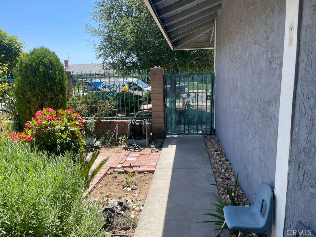 4267 Baggett Drive Riverside, CA 92505 - Photo 4 of 24