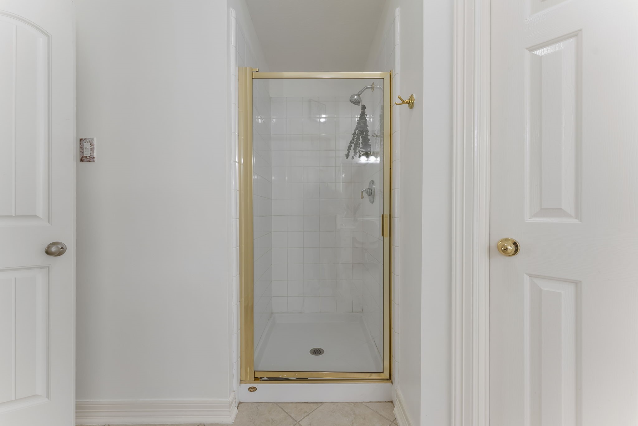 12907 Ryaneagles Circle Houston, TX 77044 - Photo 24 of 48 a bathroom with a glass shower door