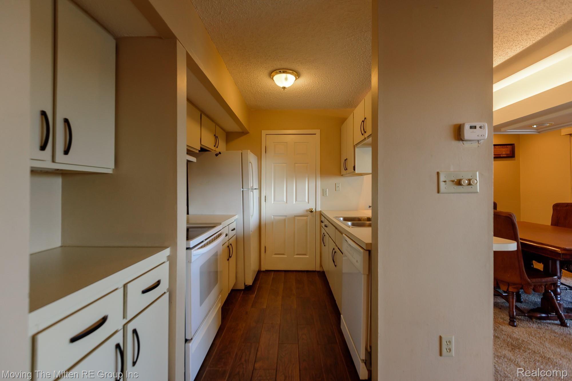 1734 South Grove Street, Unit B29 Ypsilanti, MI 48198 - Photo 21 of 35 19.jpg