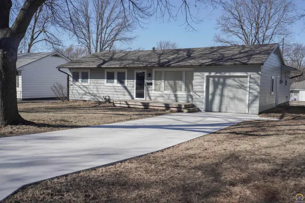 $219,000 | 523 Montana Avenue, Holton, KS 66436