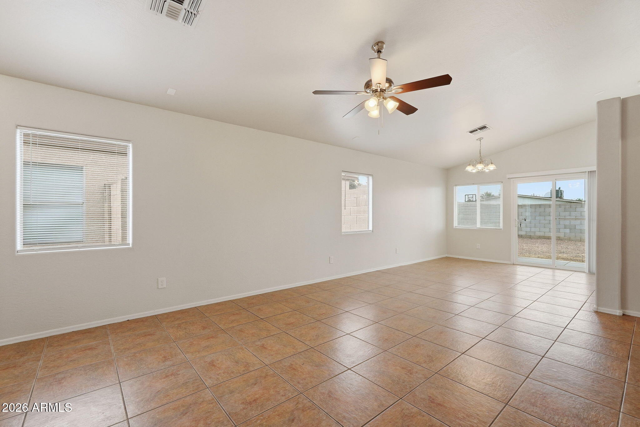 6216 South 16th Lane Phoenix, AZ 85041 - Photo 7 of 31 006_ListerPros