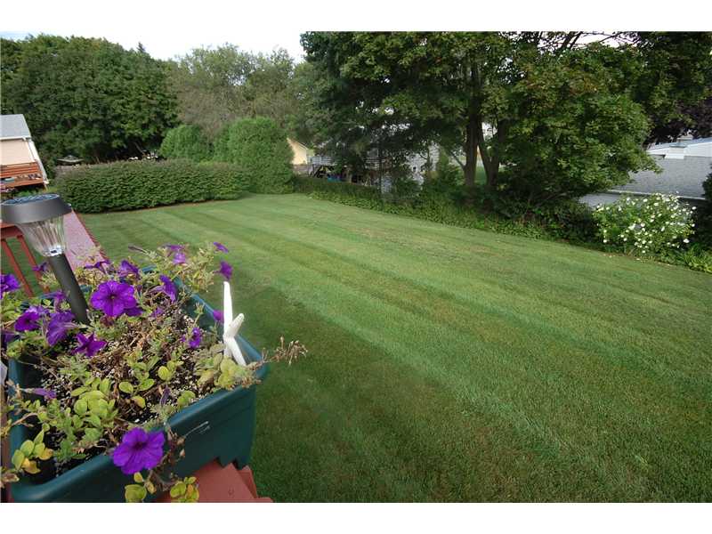 21 Riverdale Road Westerly, RI 02891 - Photo 4 of 17 Yard/Garden.