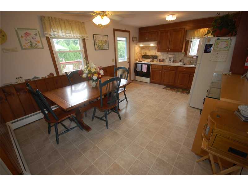 21 Riverdale Road Westerly, RI 02891 - Photo 6 of 17 Kitchen.