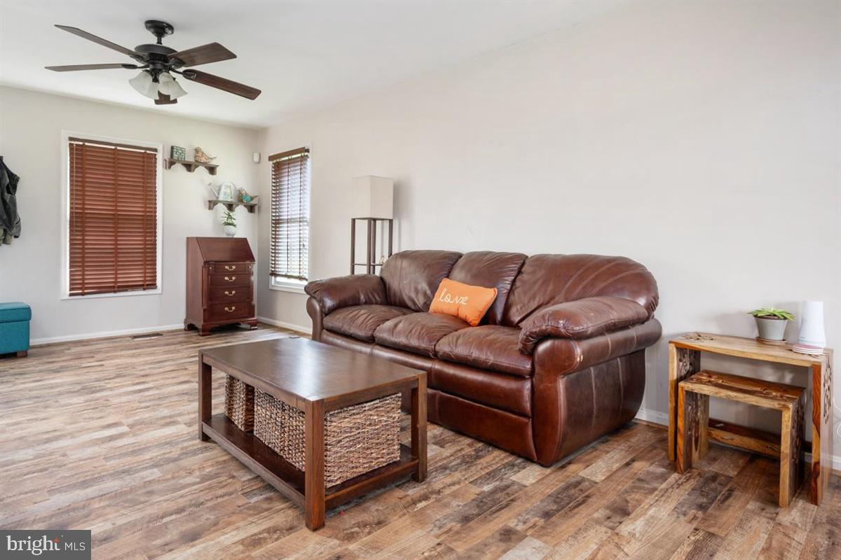 333 Ruthsburg Road Centreville, MD 21617 - Photo 6 of 43 Living Room