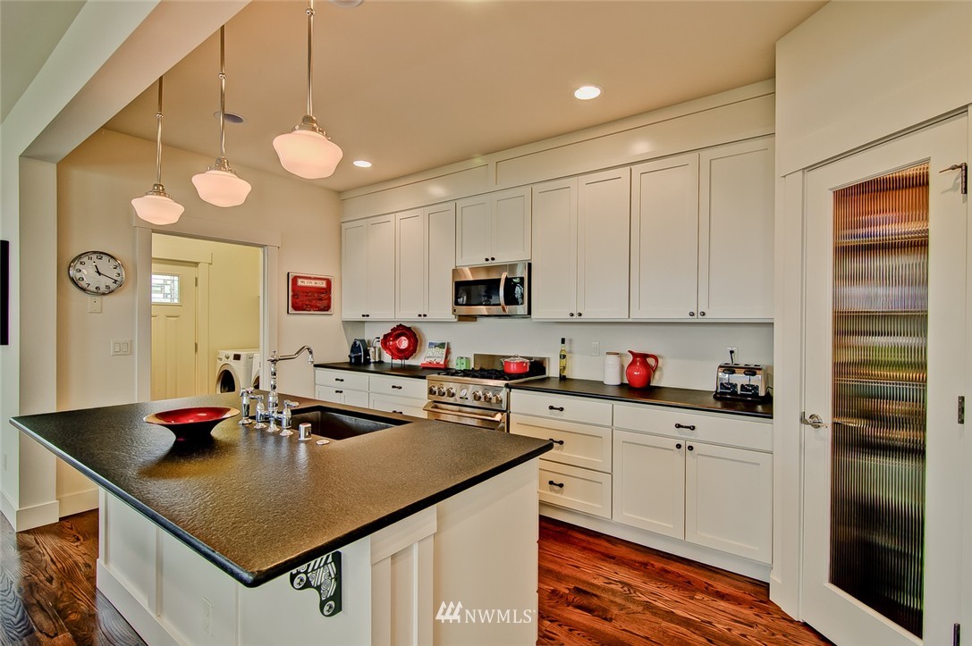 706 North 30th Street Renton, WA 98056 - Photo 11 of 25