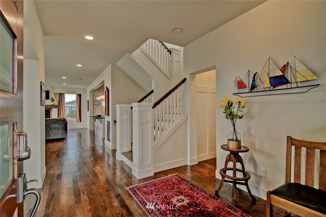 706 North 30th Street Renton, WA 98056 - Photo 3 of 25