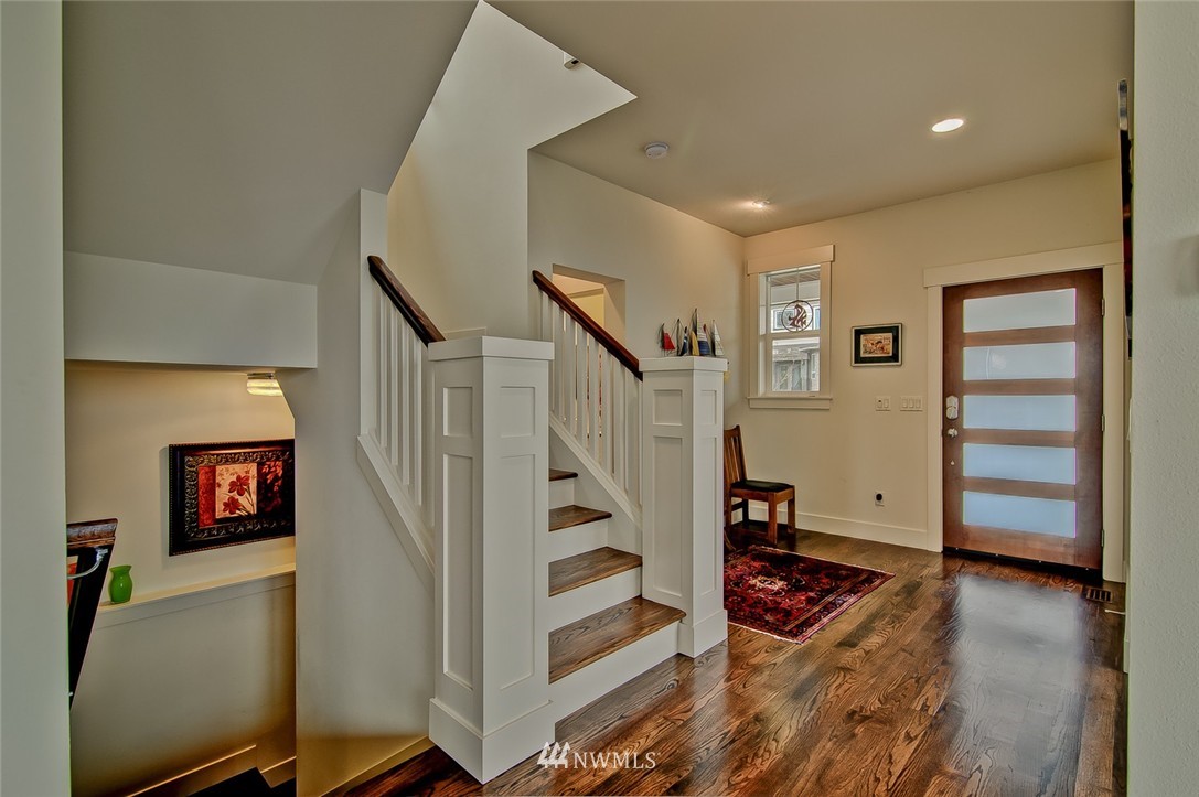 706 North 30th Street Renton, WA 98056 - Photo 4 of 25