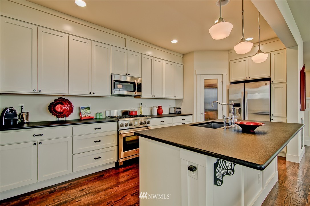 706 North 30th Street Renton, WA 98056 - Photo 10 of 25