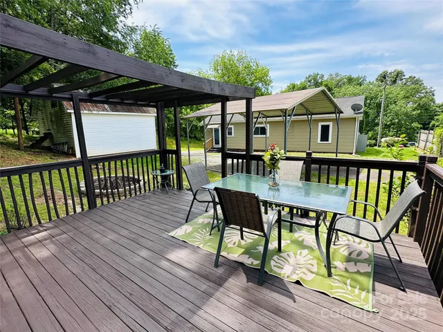 a view of a house with backyard and a backyard