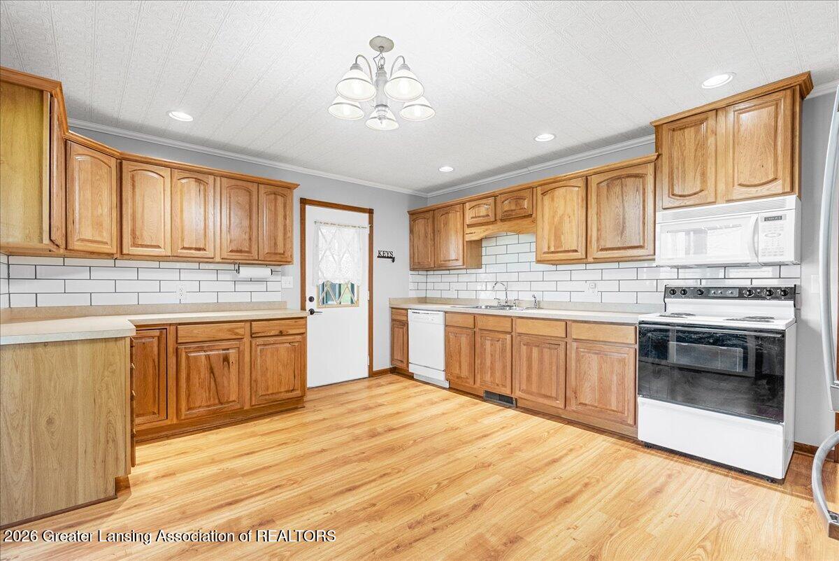 450 Noble Road Williamston, MI 48895 - Photo 5 of 39 16-Media Jett - 11