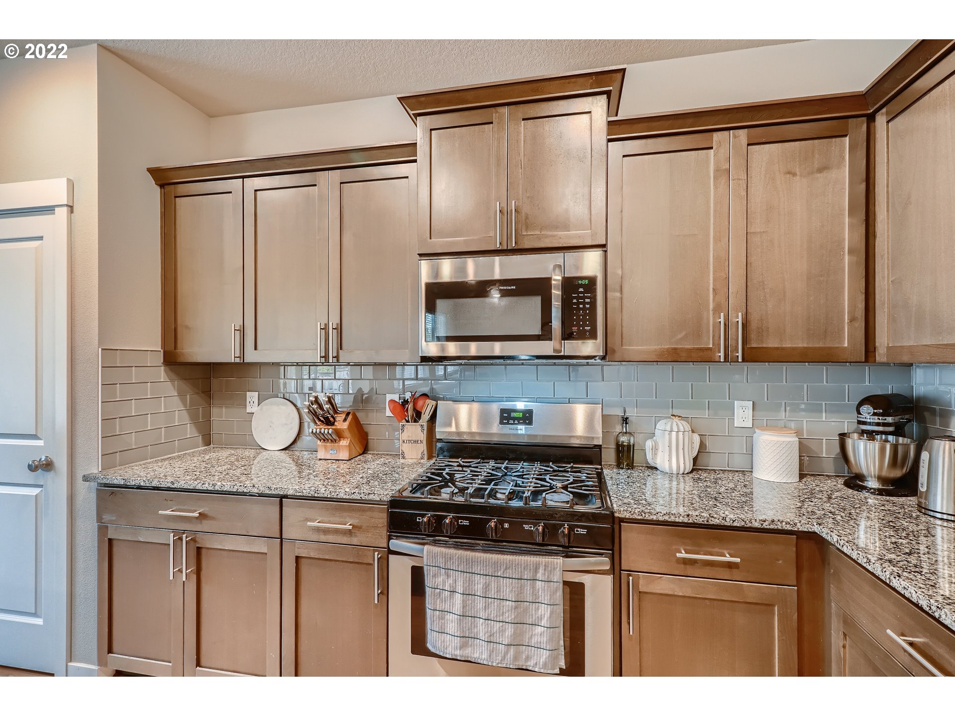 1416 Northeast 172nd Street Ridgefield, WA 98642 - Photo 14 of 28 a kitchen with stainless steel appliances granite countertop a sink stove and microwave