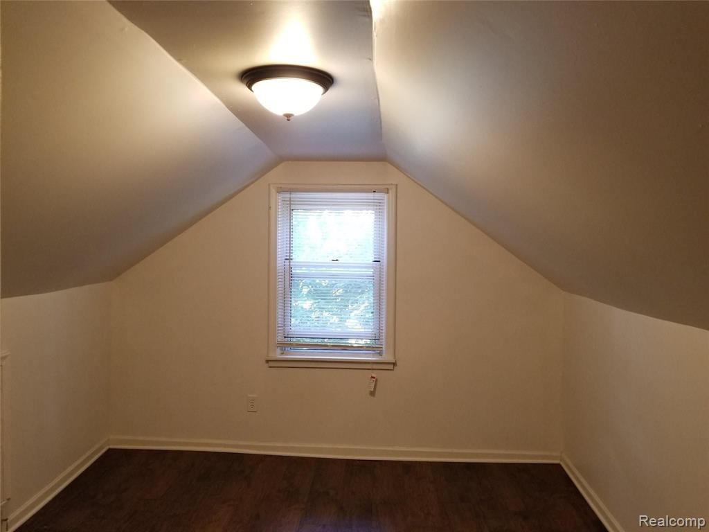 1410 South Hospital Road Waterford, MI 48327 - Photo 13 of 21