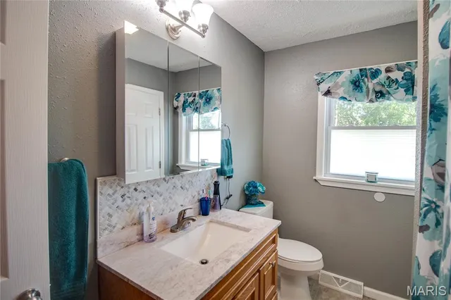 $240,000 | 109 Hawbrook Place, Jerseyville, IL 62052