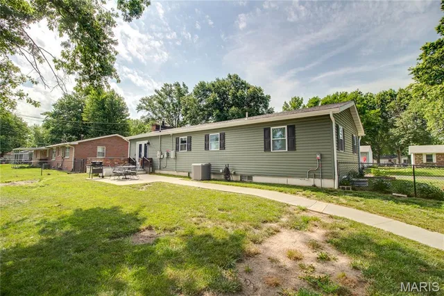 $240,000 | 109 Hawbrook Place, Jerseyville, IL 62052
