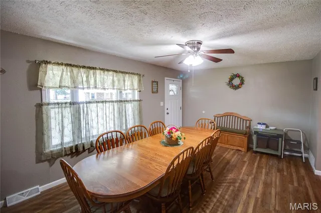 $240,000 | 109 Hawbrook Place, Jerseyville, IL 62052