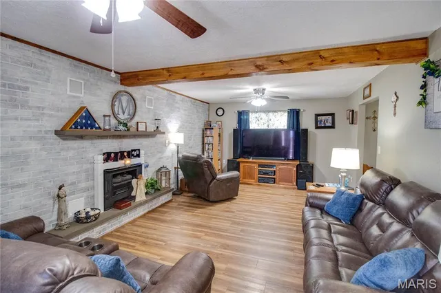 $240,000 | 109 Hawbrook Place, Jerseyville, IL 62052