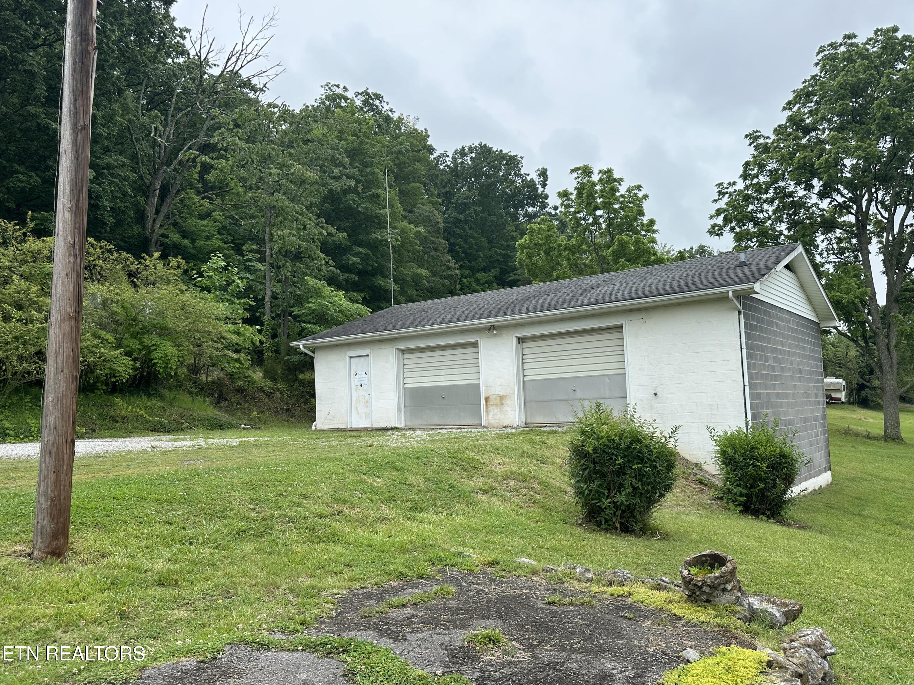 1684 Ridgeway Drive Kingsport, TN 37664 - Photo 17 of 23 Garage at 1684 Ridgeway