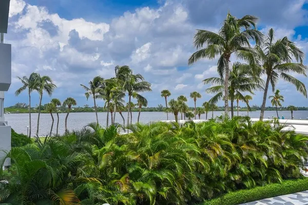 $3,900 | 2860 South Ocean Boulevard, Unit 202, Palm Beach, FL 33480