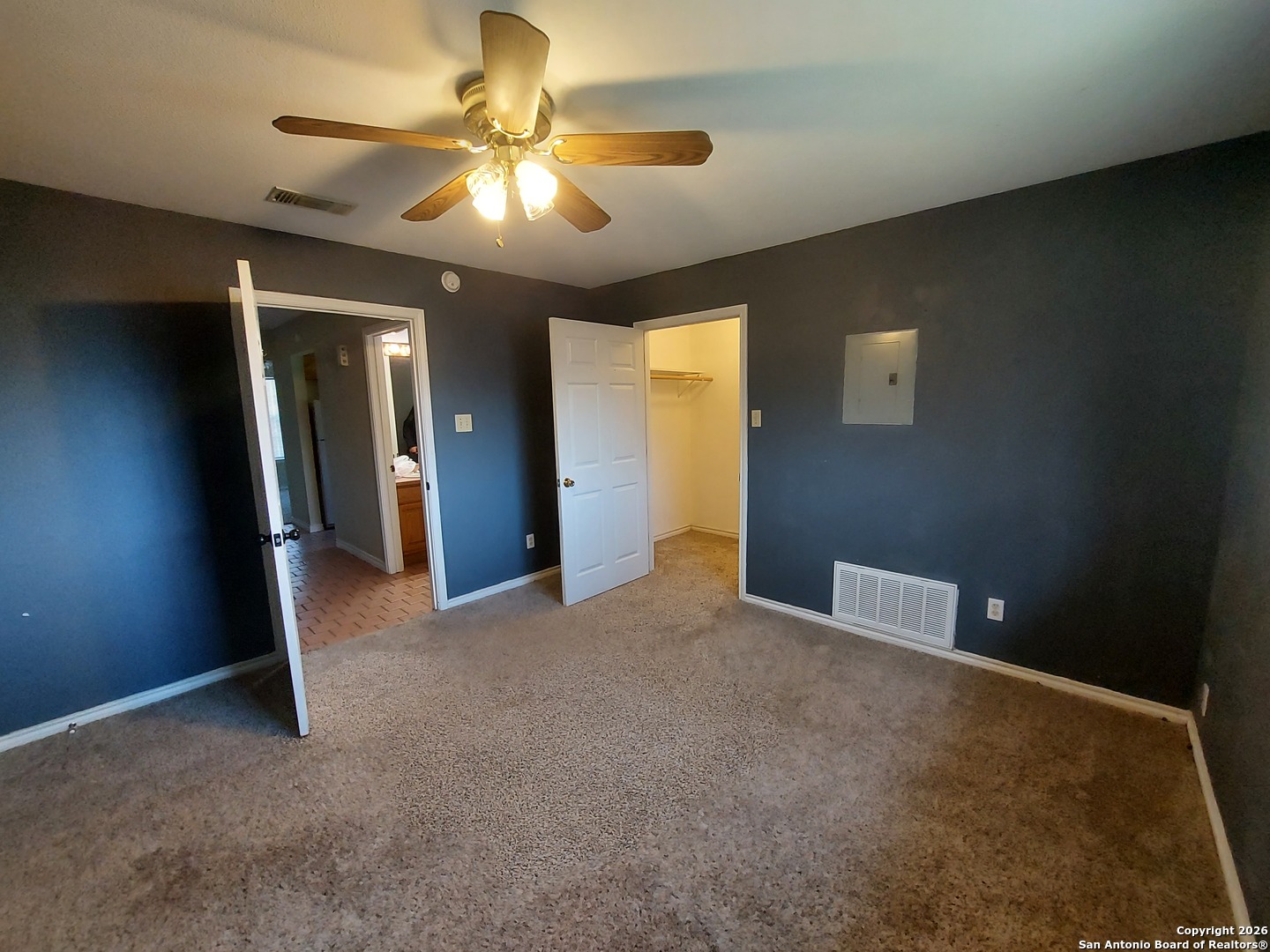 9510 Cross Rdg Lane San Antonio, TX 78263 - Photo 23 of 30 an empty room with closet and a chandelier fan