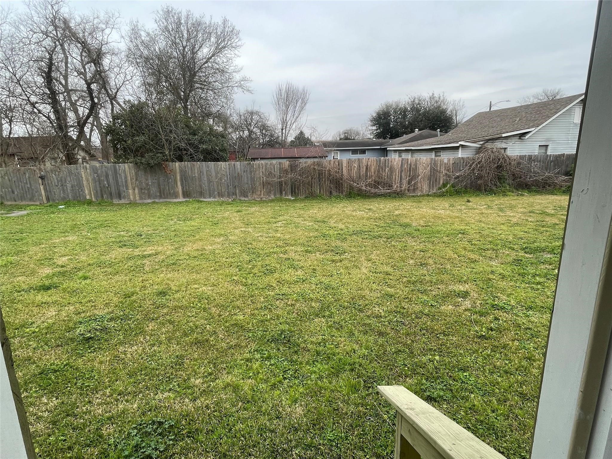 6315 Sayers Street Houston, TX 77026 - Photo 11 of 11 a view of outdoor space and yard