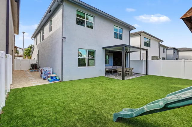 $865,000 | 1595 Verawood Lane, Delray Beach, FL 33445