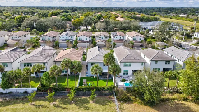 $865,000 | 1595 Verawood Lane, Delray Beach, FL 33445